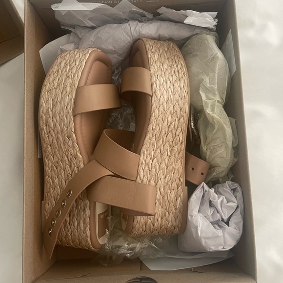 Dolce Vita Cannes Sandals - Picture 7 of 7